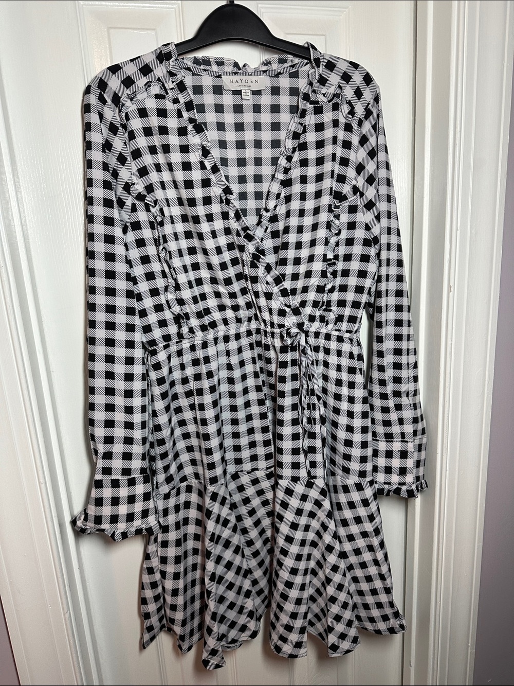 Hayden Black and White Gingham Wrap Dress. Size L.                          0019